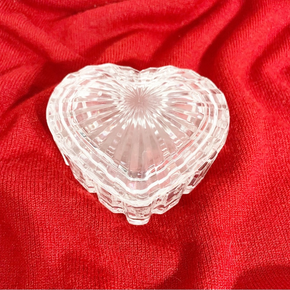 Unbranded Clear Cut Heart Shaped Glass Trinket Box with Lid Starburst Valentines